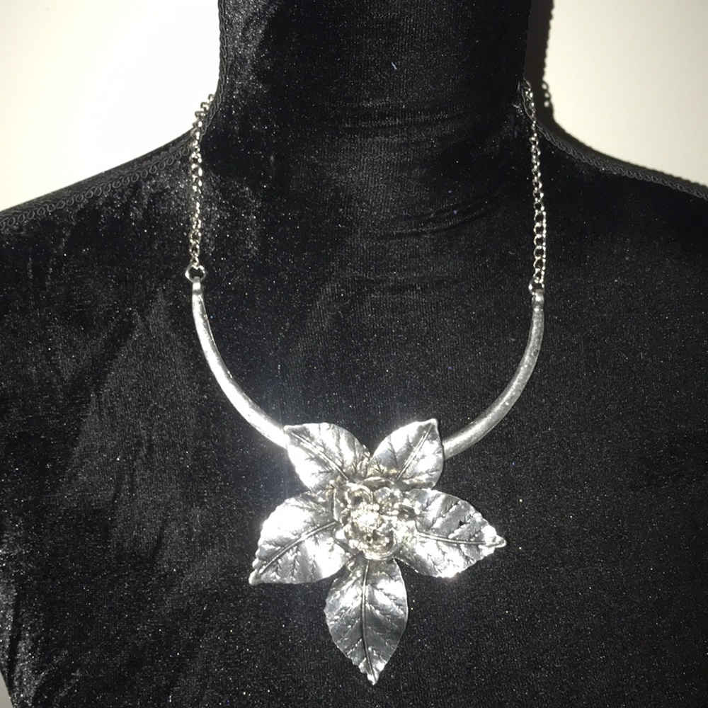 New Silver flower necklace.